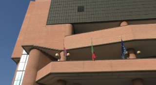 Sequestrano 16enne per due giorni, gip li libera
